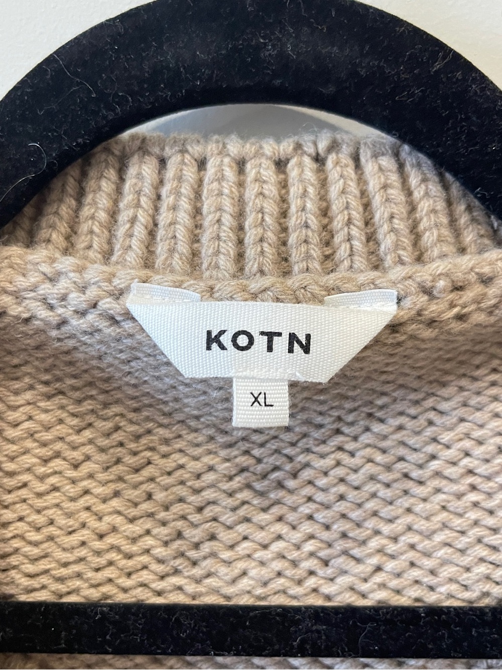 KOTN Chunky Knit Sweater Vest in 100% Lambswool - Picture 3 of 4
